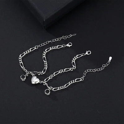 "Couple Bracelet with Simple Projection in 100 Languages"